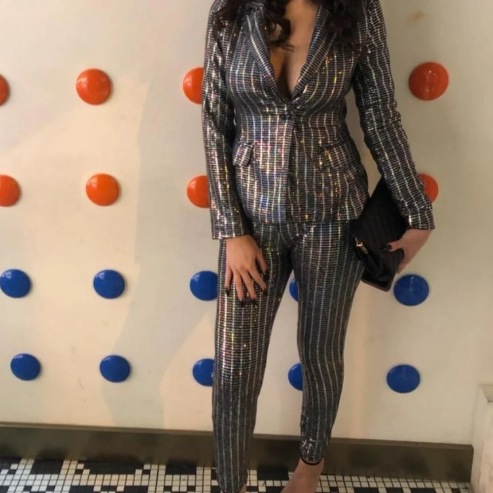 Suit - Picture 3 of 3